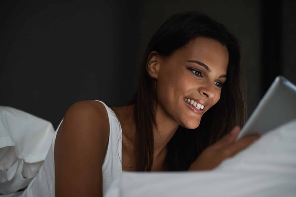 Quelles sont les techniques de base pour la photographie nocturne en camping ?